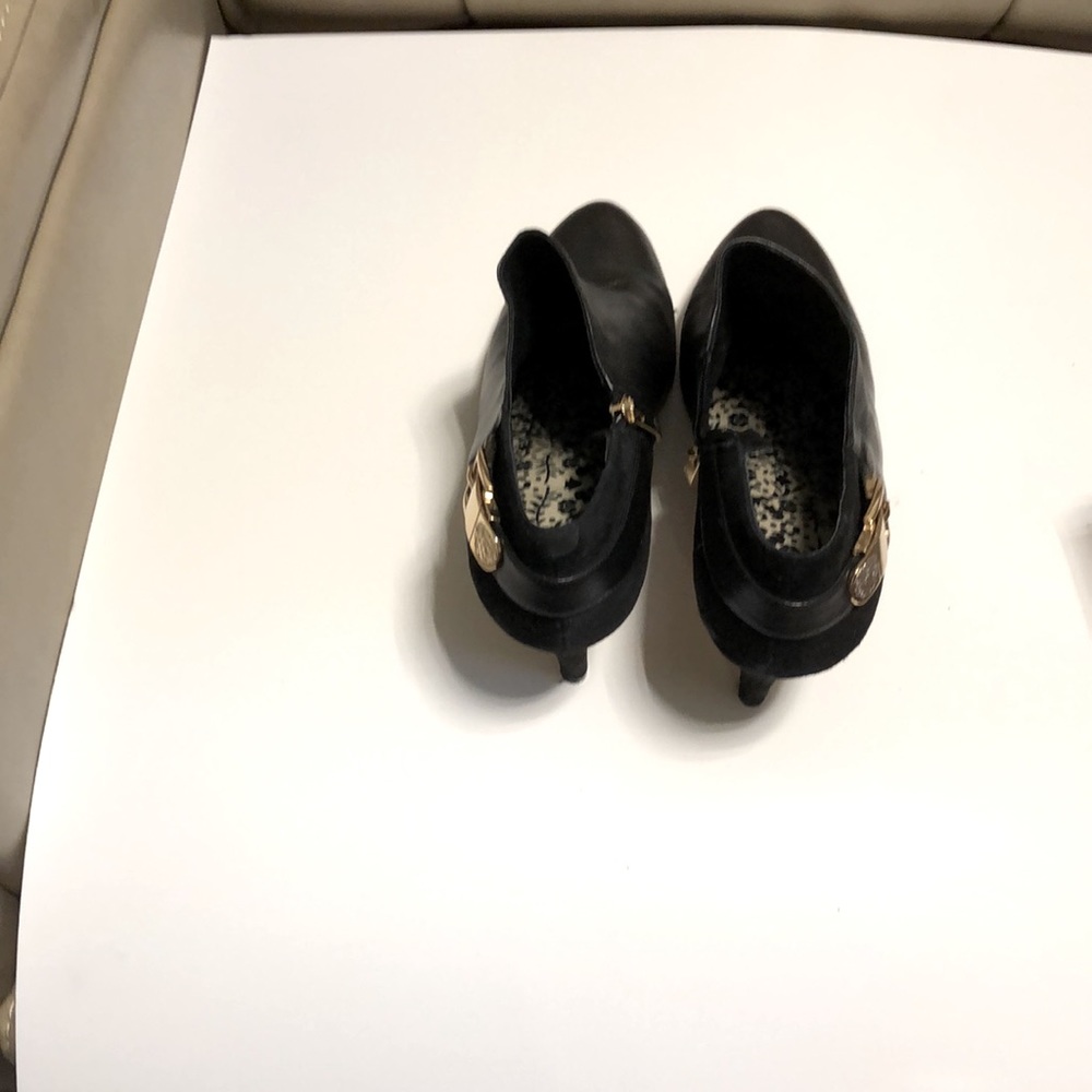Vince Camuto Black Leather partial suede Shoe Boots Preloved US 9.5 women's. - Picture 3 of 7